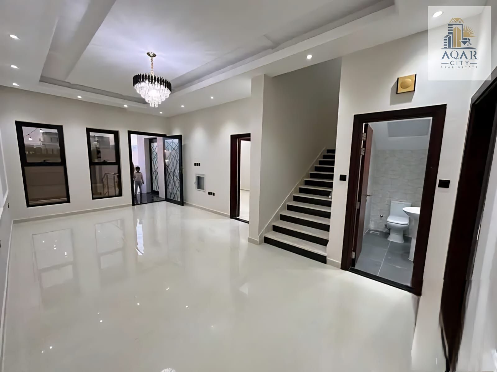 **A strategic location near all services Distinctive location, modern villa. The price includes everything. Registration fees, water, electricity and air conditioning. 4 master rooms with a roof and high-quality finishing. Negotiable and a spacious ar