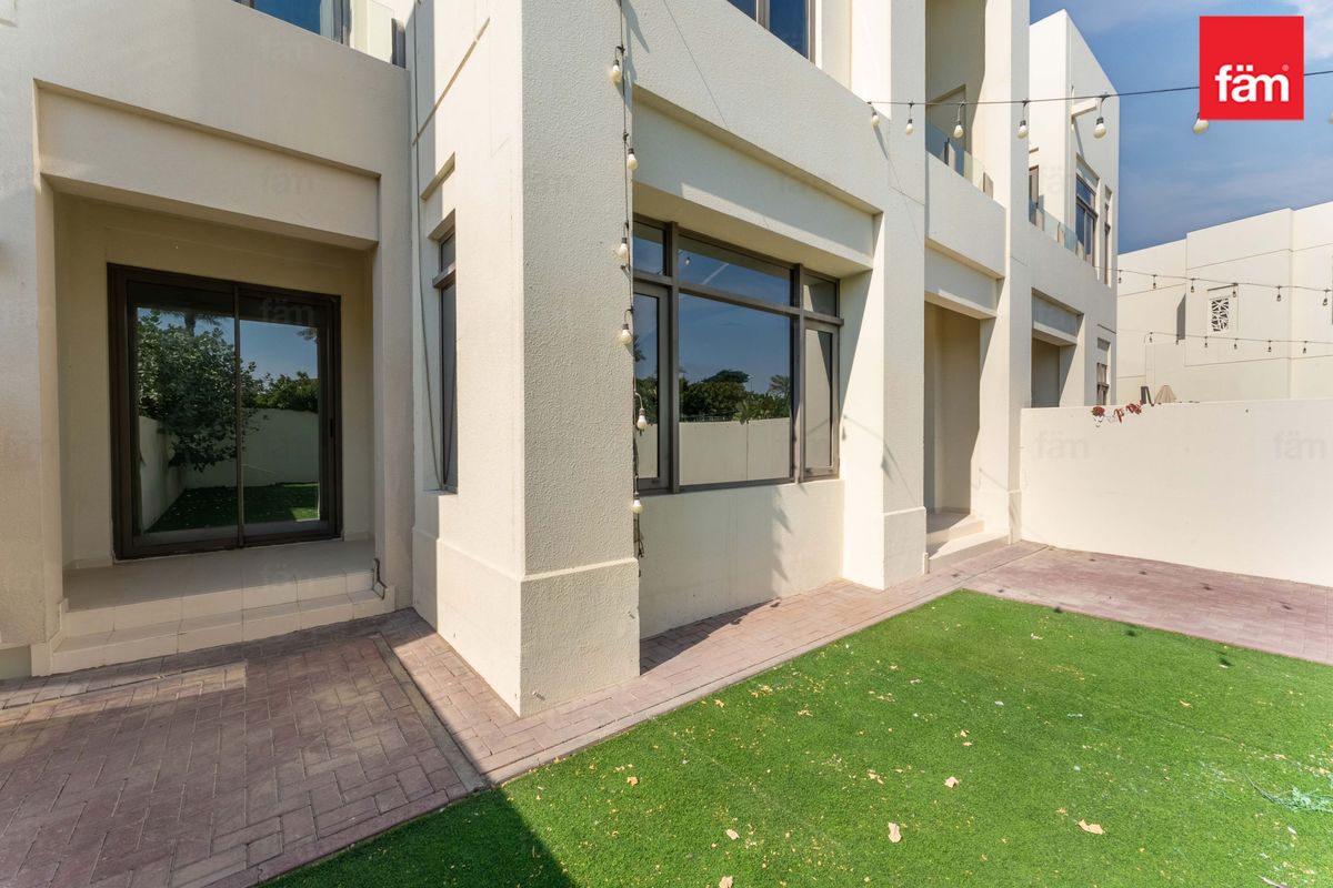 Huge Plot | Spacious Layout | Single Row