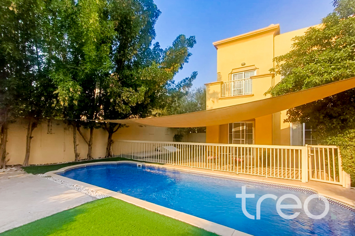 Lake view | Private pool | Upgraded