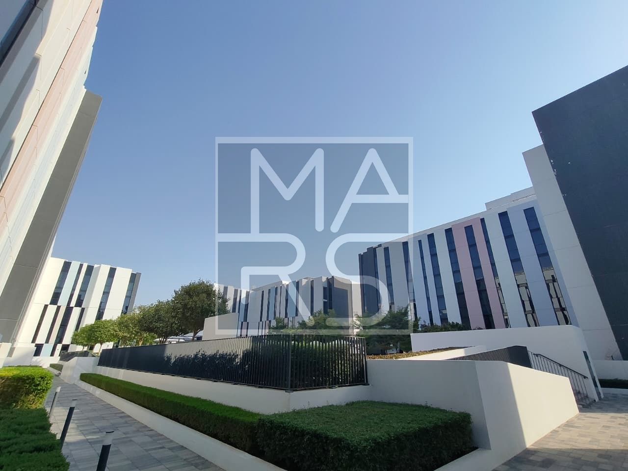 Luxury Fully Furnished 1BR | 2 Bath | 780 Sqft | Parking