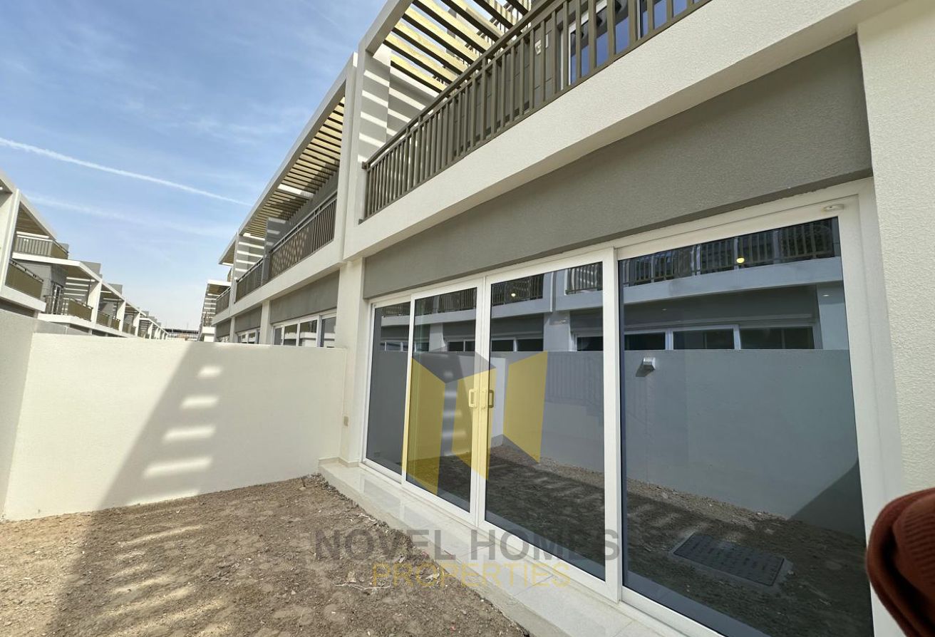 Camelia 3BR Back-to-Back | Closed Kitchen