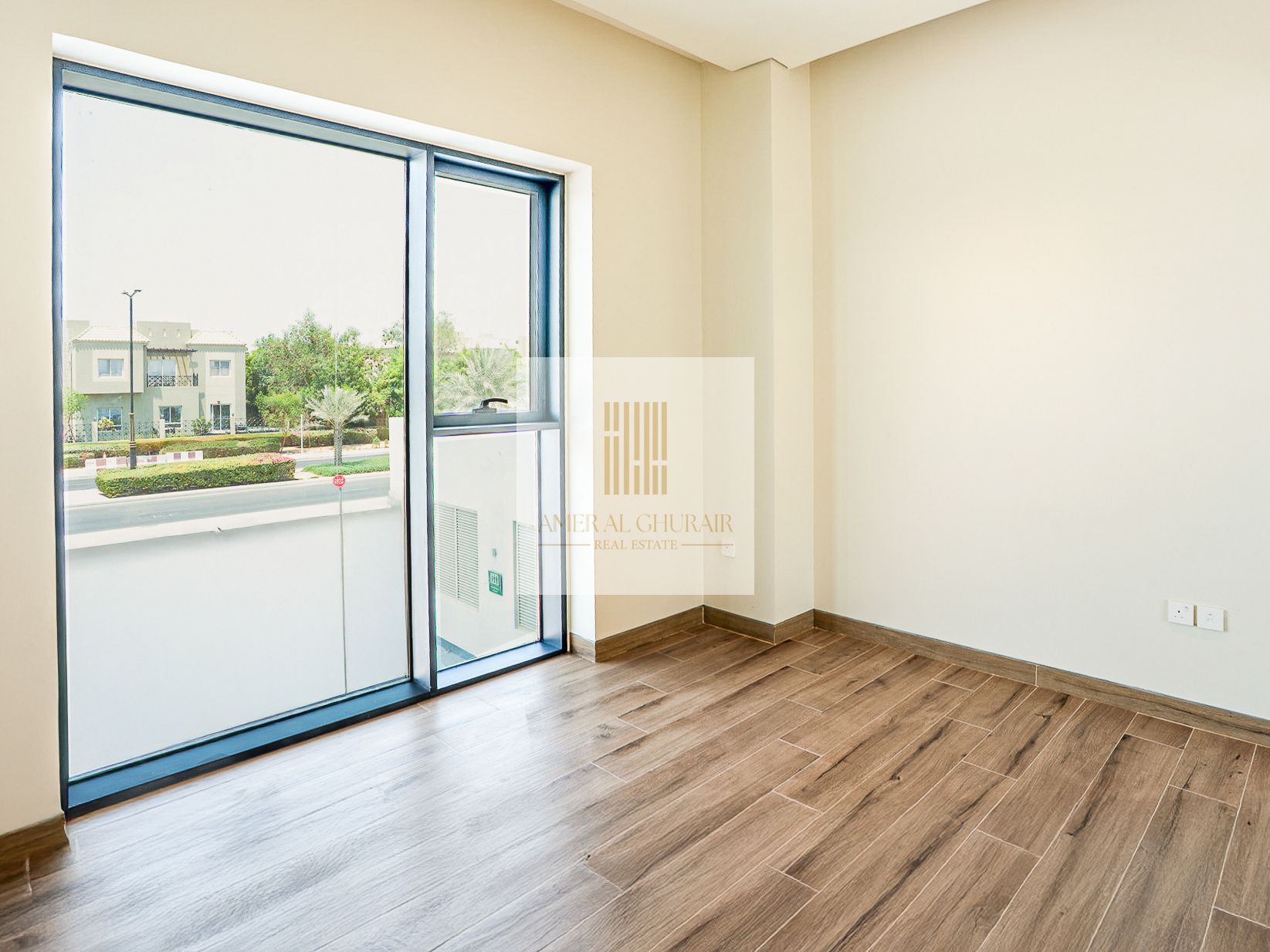 Closed Kitchen | Big Layout | Direct Units