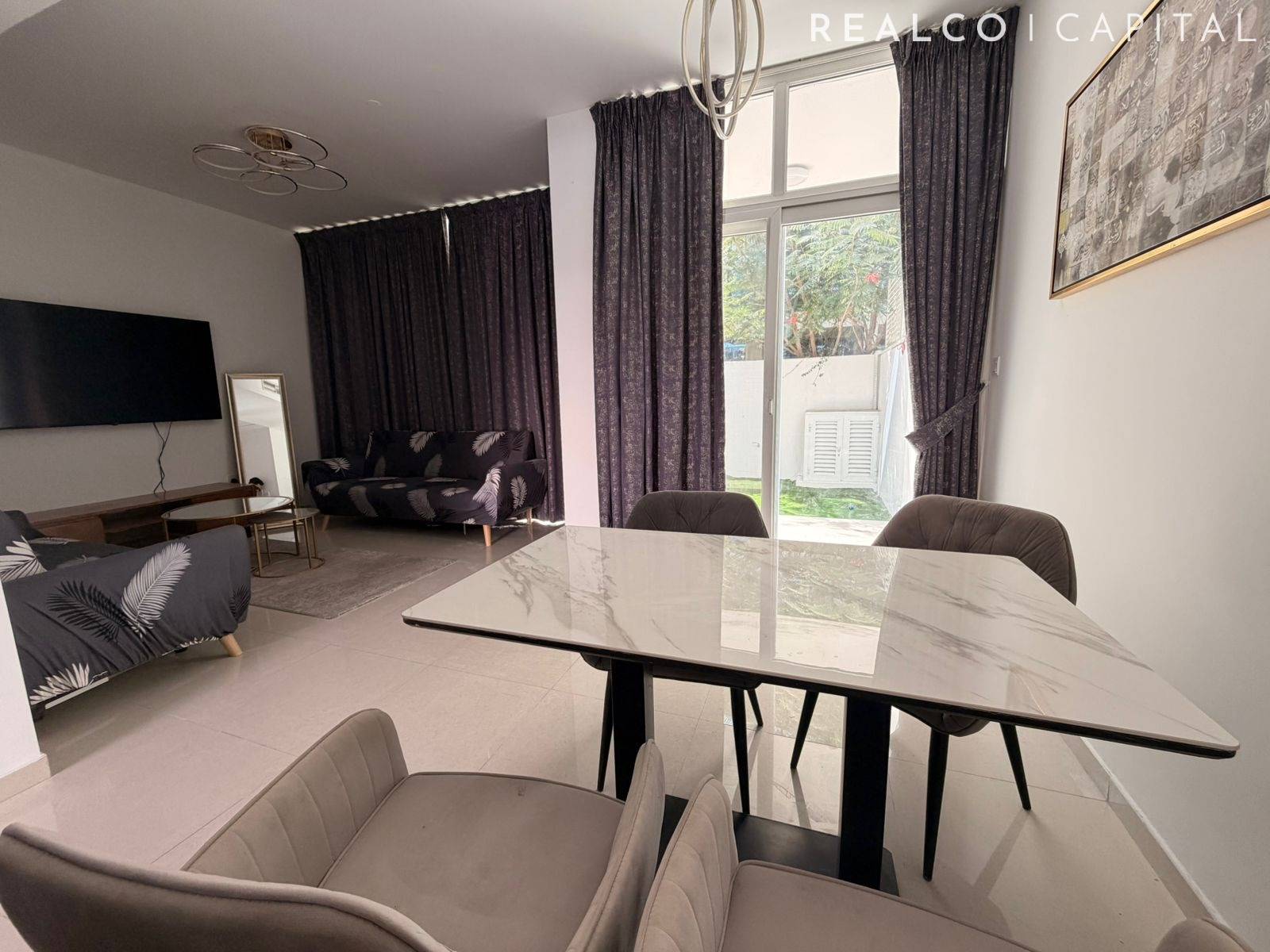 FULLY FURNISHED RRM MIDDLE UNIT FOR RENT