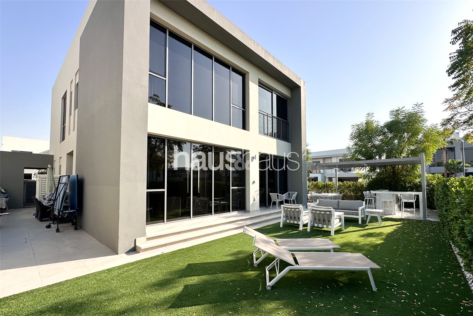 Fully furnished | Single row | Closed kitchen