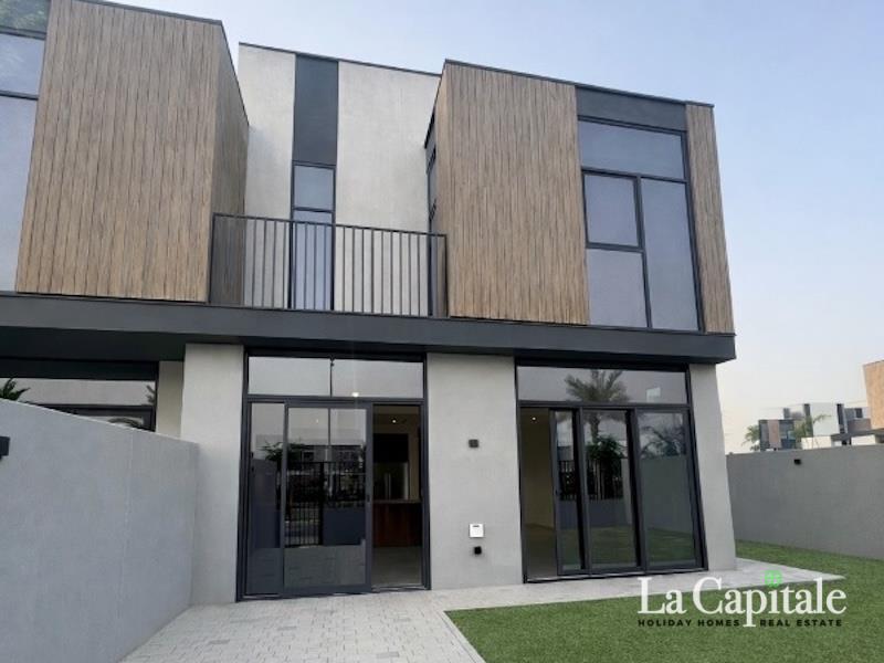 Single Row | Brand New | Close To Park | Spacious