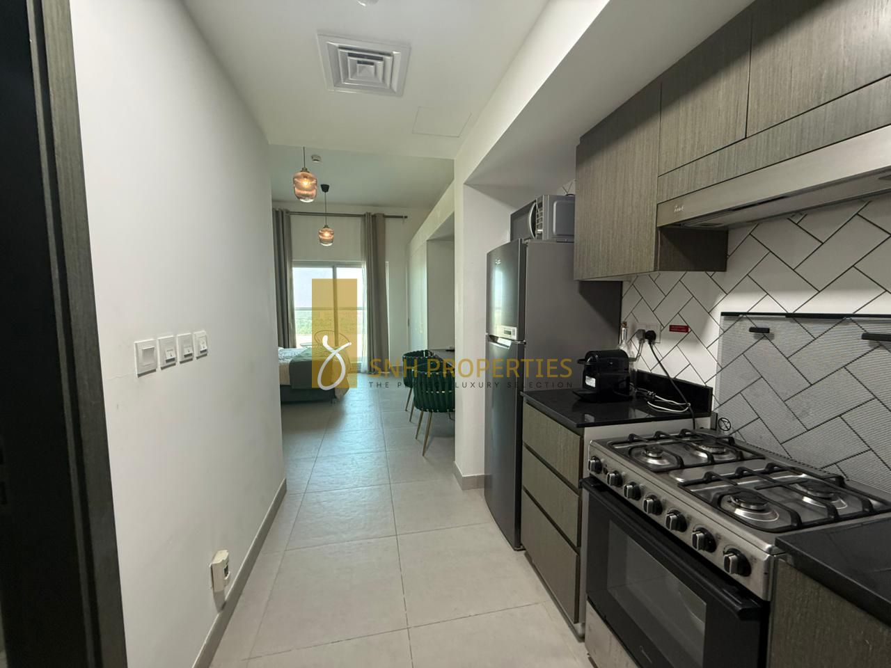 UPGRADED UNIT | POOL VIEW | BIG LAYOUT