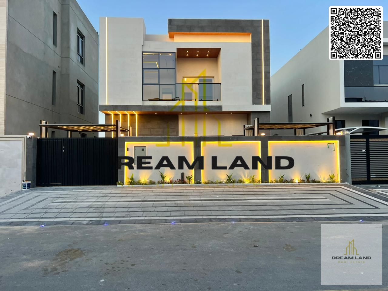 Luxury villa for sale, registration fees included, negotiable price with easy bank financing available. Consists of: large master living room, master