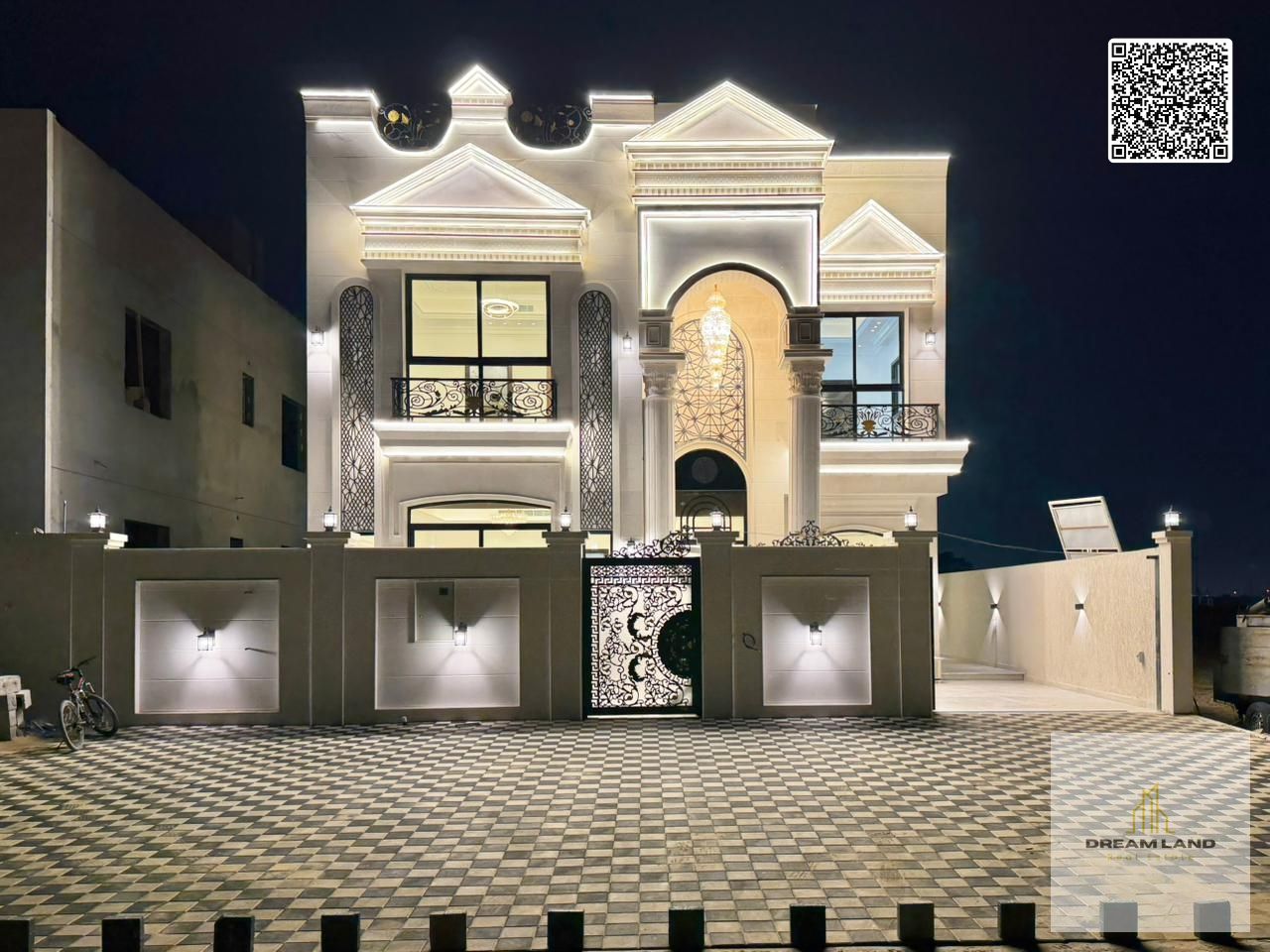 Luxury classic villa for sale in Al-Haliyo 2 | Two floors | 5 master bedrooms. Price includes central air conditioning. Negotiable.