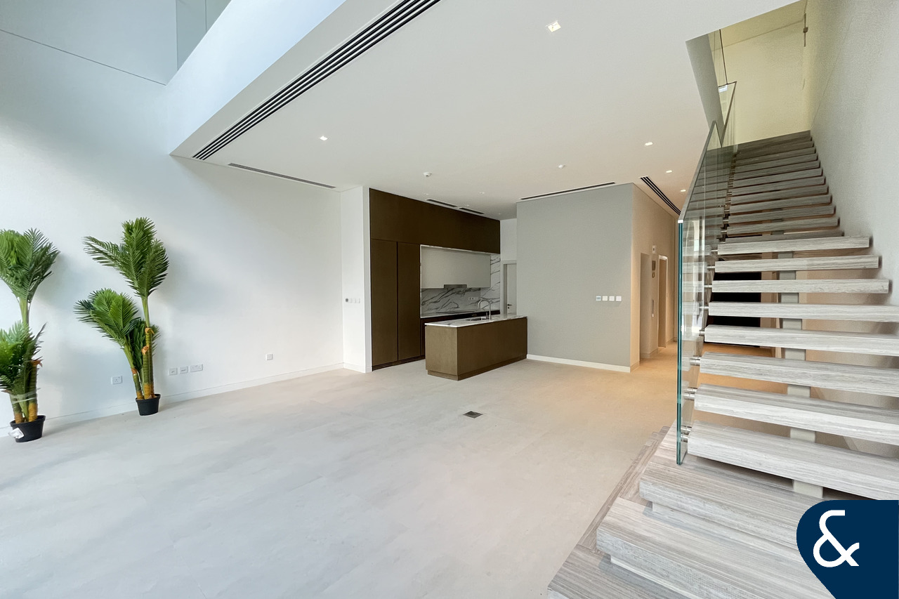 Brand New | Vacant | Private Elevator | G+2