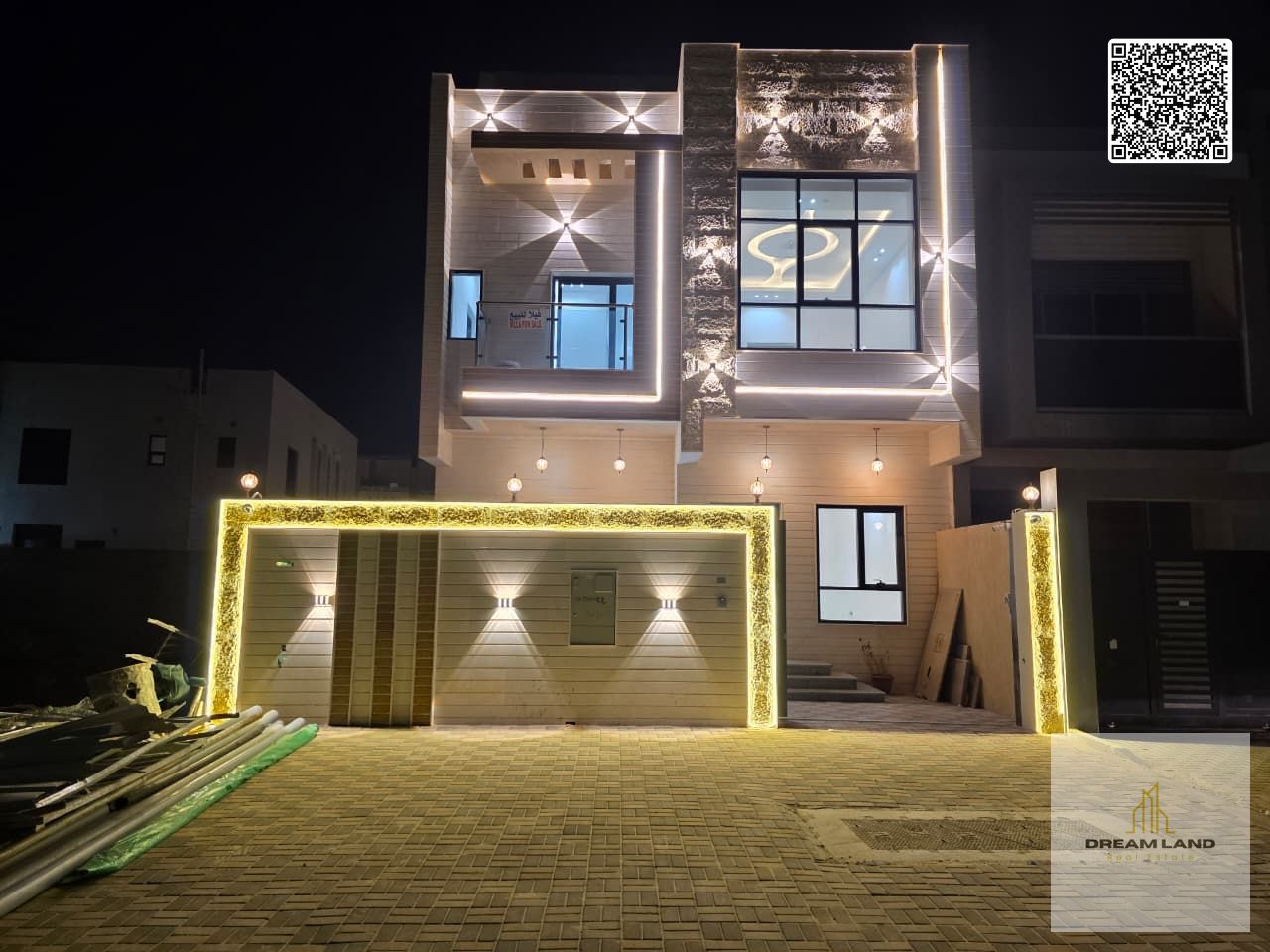 Luxury townhouse for sale in Al Zahia area, opposite the mall and on the main road. Freehold ownership available to all nationalities.