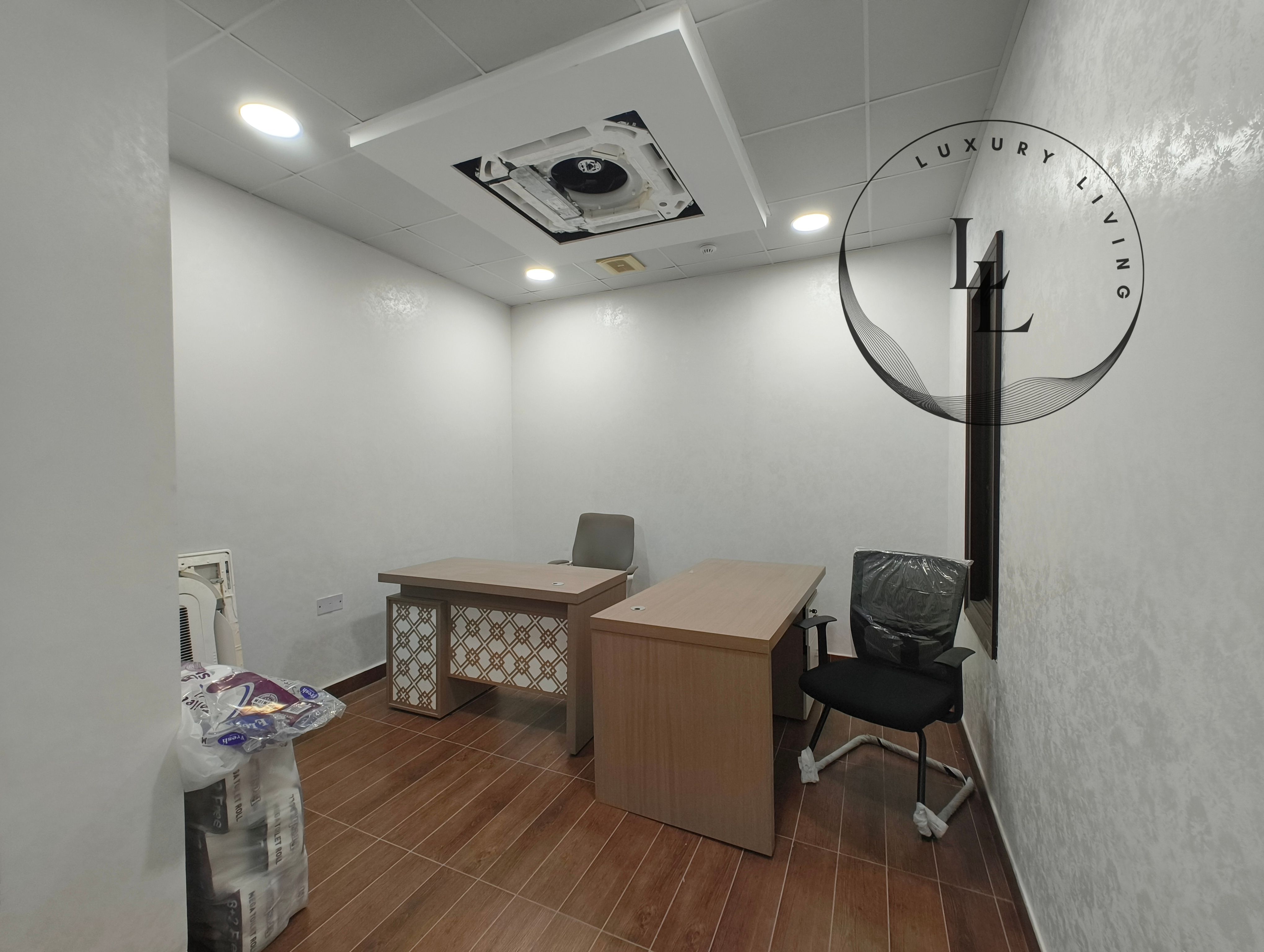 Small 1 room office in 15k including bills, ladies washroom separate