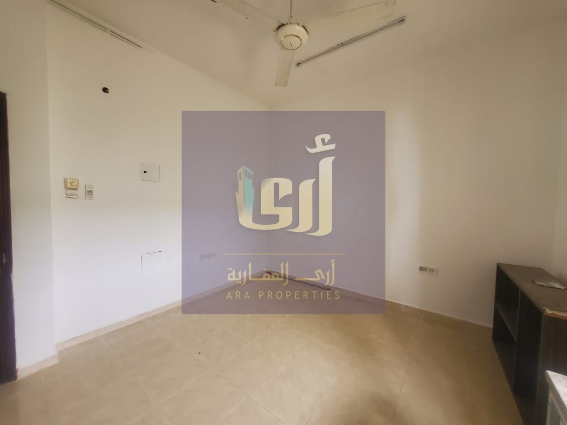 Spacious Studio with Separate Kitchen 400/Sqft | Prime Location Near Gold Souq | Ready to Move