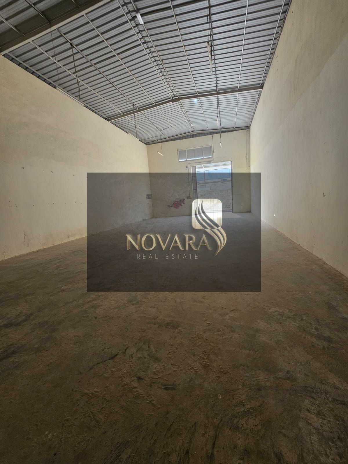 A Prime Warehouse in Umm Al Thu’ub, Umm Al Quwain, 2500 sq ft, 25 kW electricity, ready for handover, perfect location, rent AED 95,000 per year.