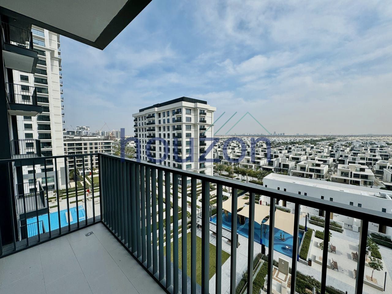 Modern 1 BR | Pool View | Chiller free