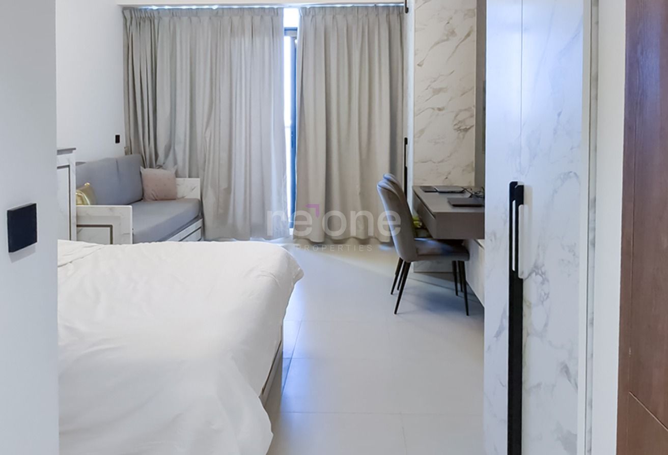 Fully Furnished Luxury Studio | Balcony | Vacant