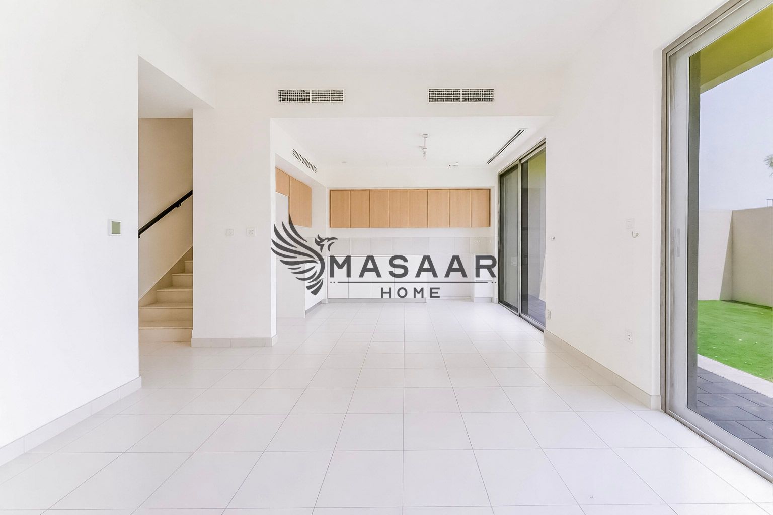 Vacant | Single Row | Bright and Spacious Layout