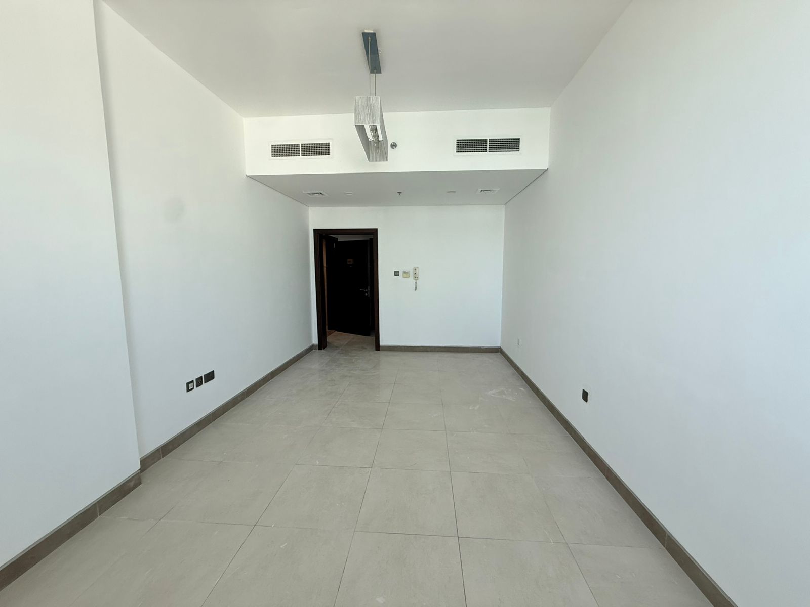 Brand new 2BR in Umm Al Tarafa, Sharjah. Super deluxe finishing, gym, pool & free parking. Prime location.