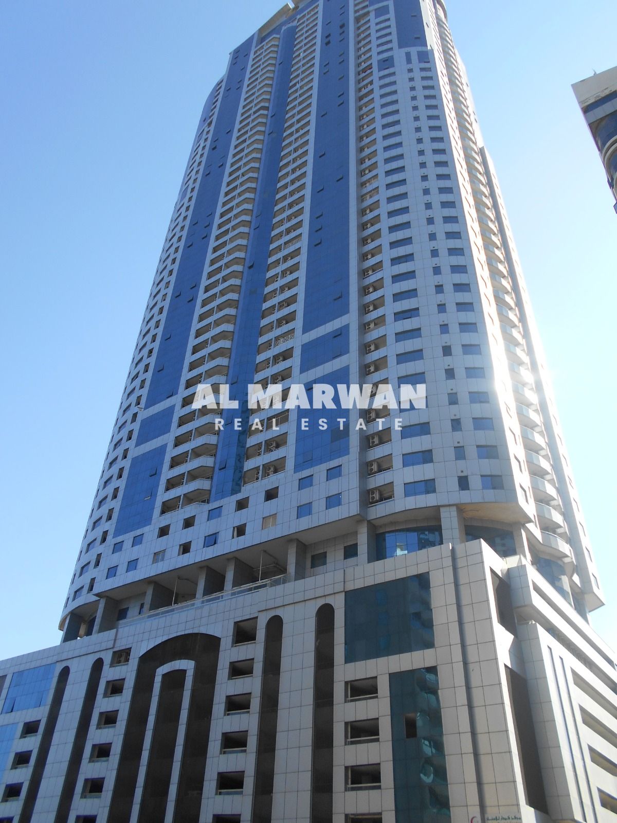 Luxury Apartment for Sale or Rent-Corniche View Amir Bu Khamseen Tower – Al Majaz 3, Sharjah