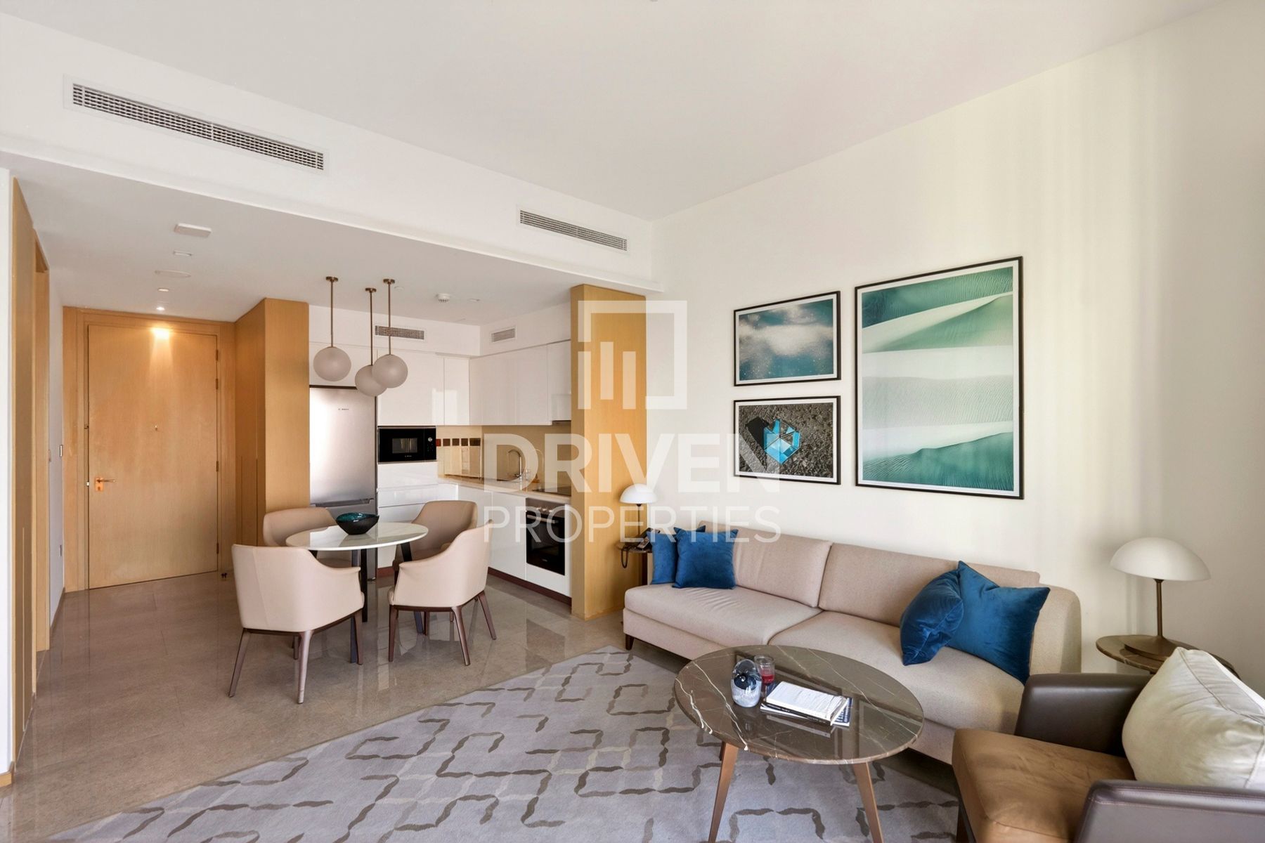 Elegant Apt | Astonishing Canal View | Mid Floor