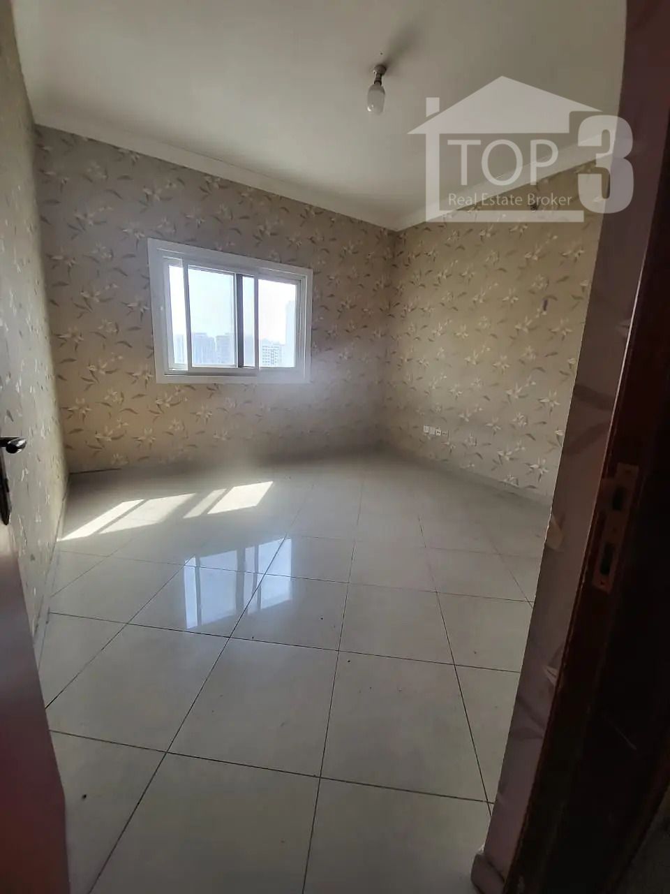 Vacant On May !!! Unfurnished 1-Bedroom w/balcony in Aldana 1 Bldg. , CBD, Int'l City.