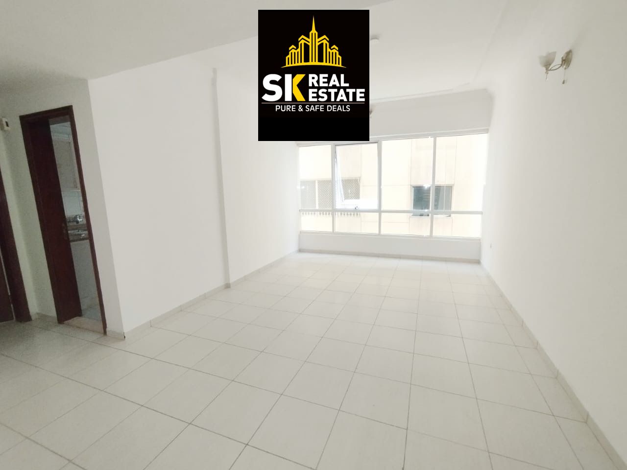 READY TO MOVE 3 YEARS FIX RENT LAVISH 1 BHK WITH BALCONY WITH BUILT IN WARDROBES WITH GYM & POOL ON A VERY PRIME LOCATION
