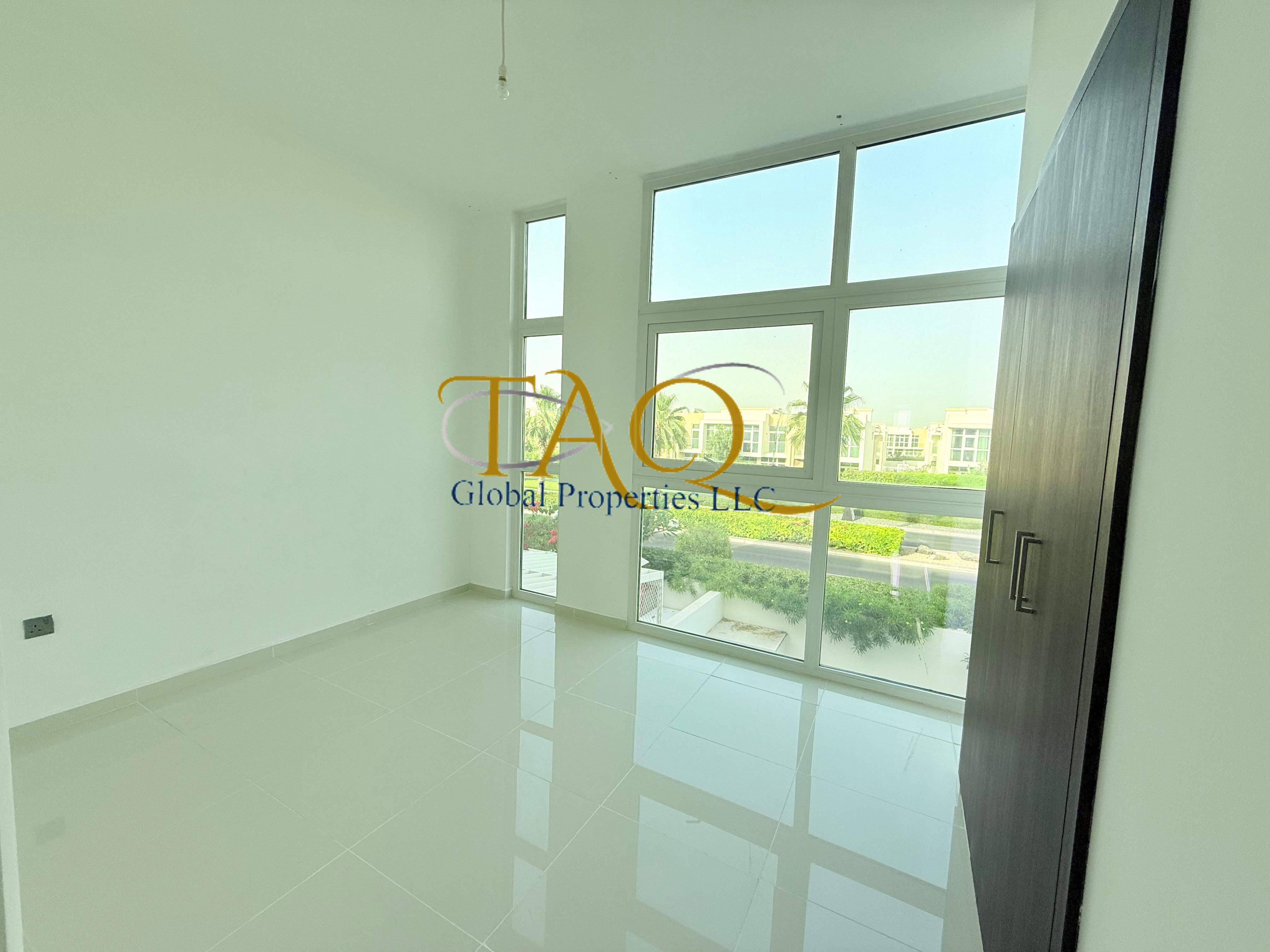 SINGLE ROW 4BR TOWNHOUSE GATTED COMMUNITY