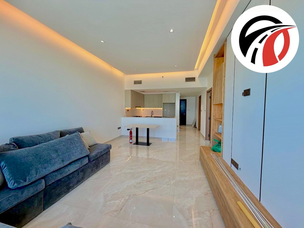 Fully Renovated 1BR Apartment With Stunning Layout In 75K