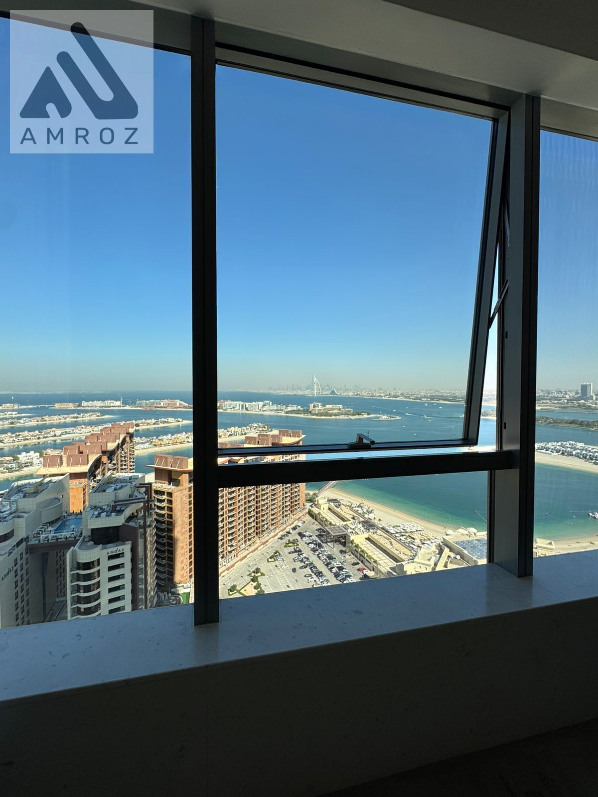 Ultra-Luxury Furnished Studio The Palm Tower Vacant
