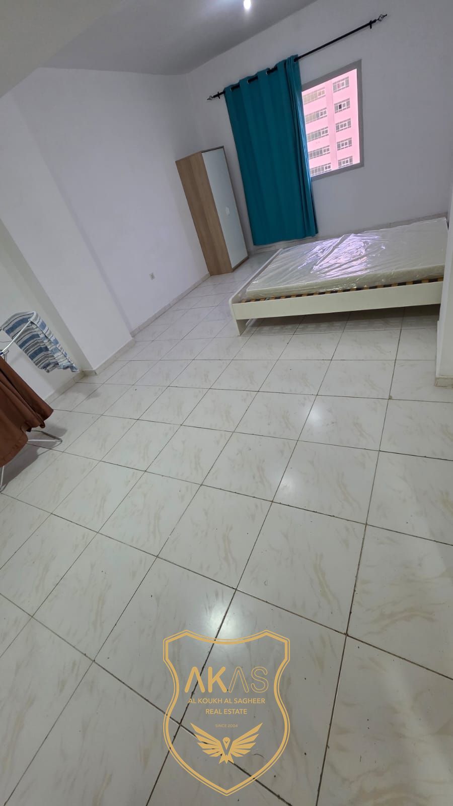 HOT OFFER SHARING ROOM AVAILABLE FAMILY BUILDING 1800