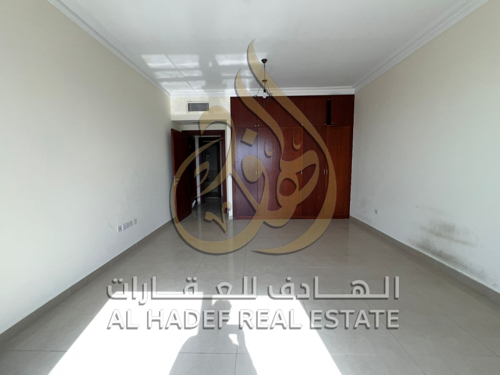 **3-bedroom apartment with living room, maid's room, and hallway in Al Majaz 3 – Open view – Free air conditioning – One month free – Free parking – F