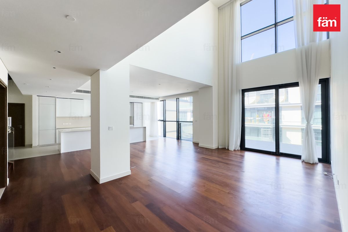 Spacious | 4 Bedrooms I Vacant | Pool View