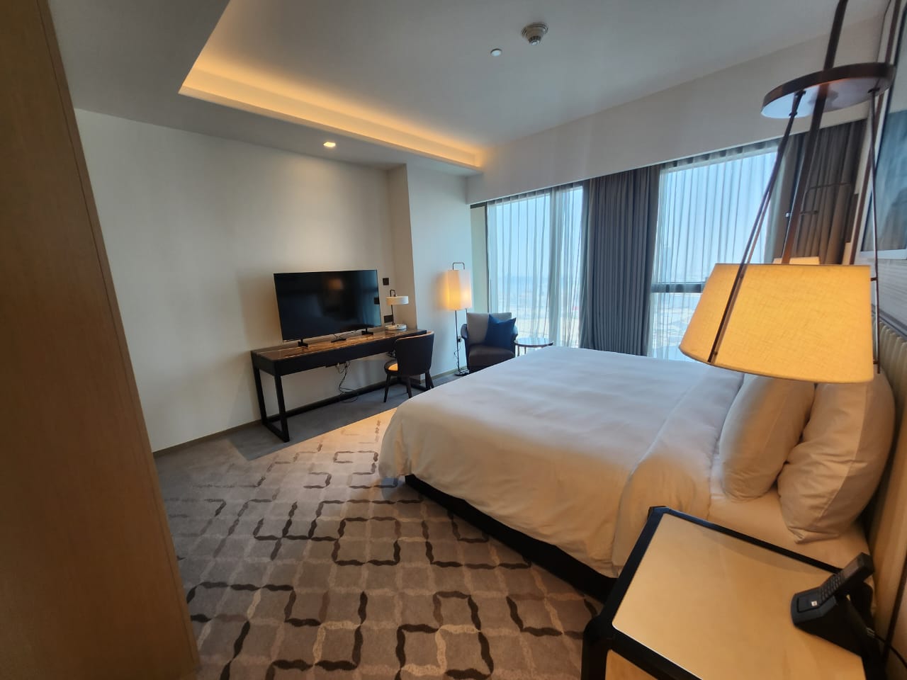Prime 2Bhk Residence | Balcony | Excellent Harbour View | 240K