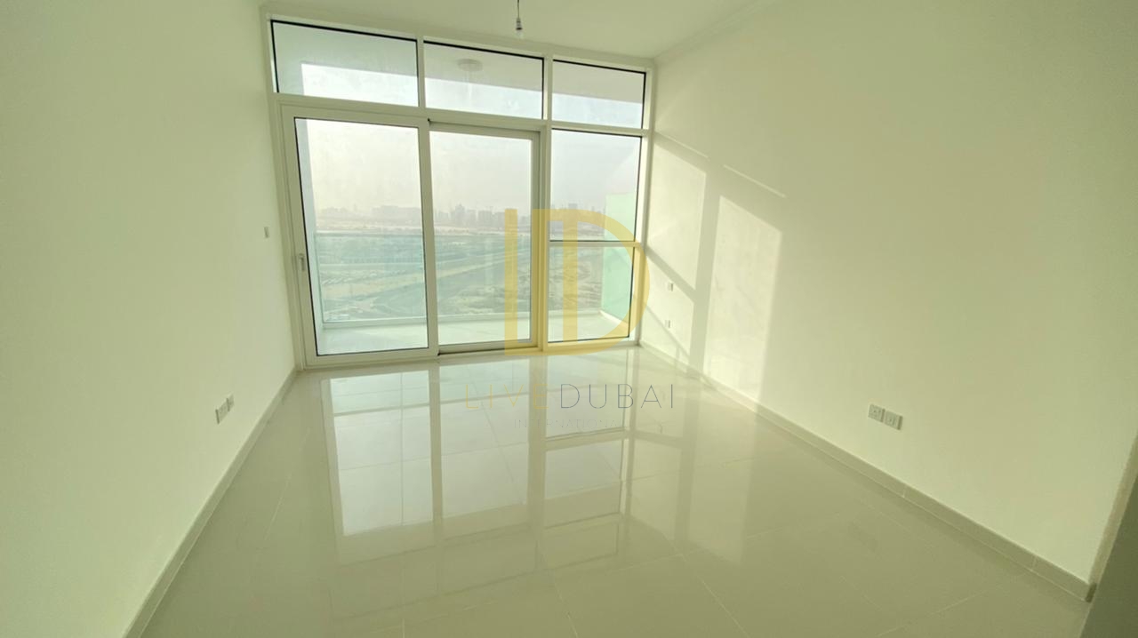 Vacant - Kitchen Equipped - Open View - Mid Floor