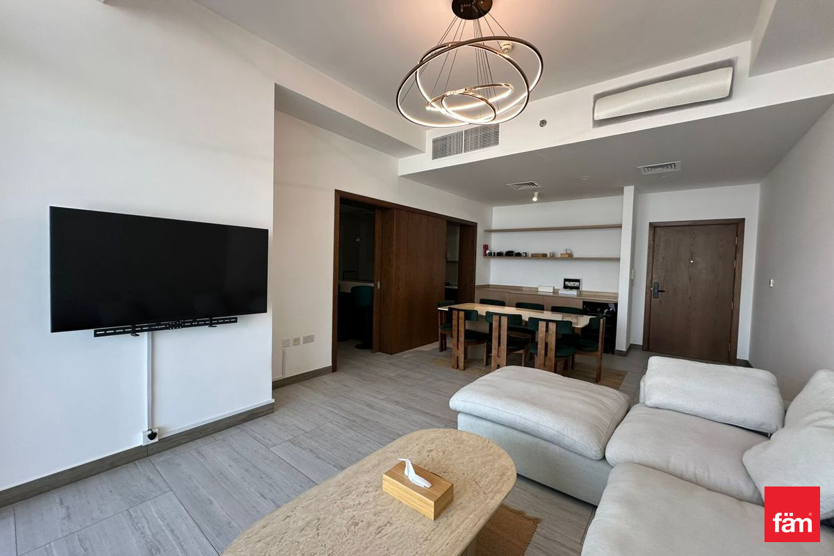 Fully Furnished | Upgraded | Vacant | High Floor