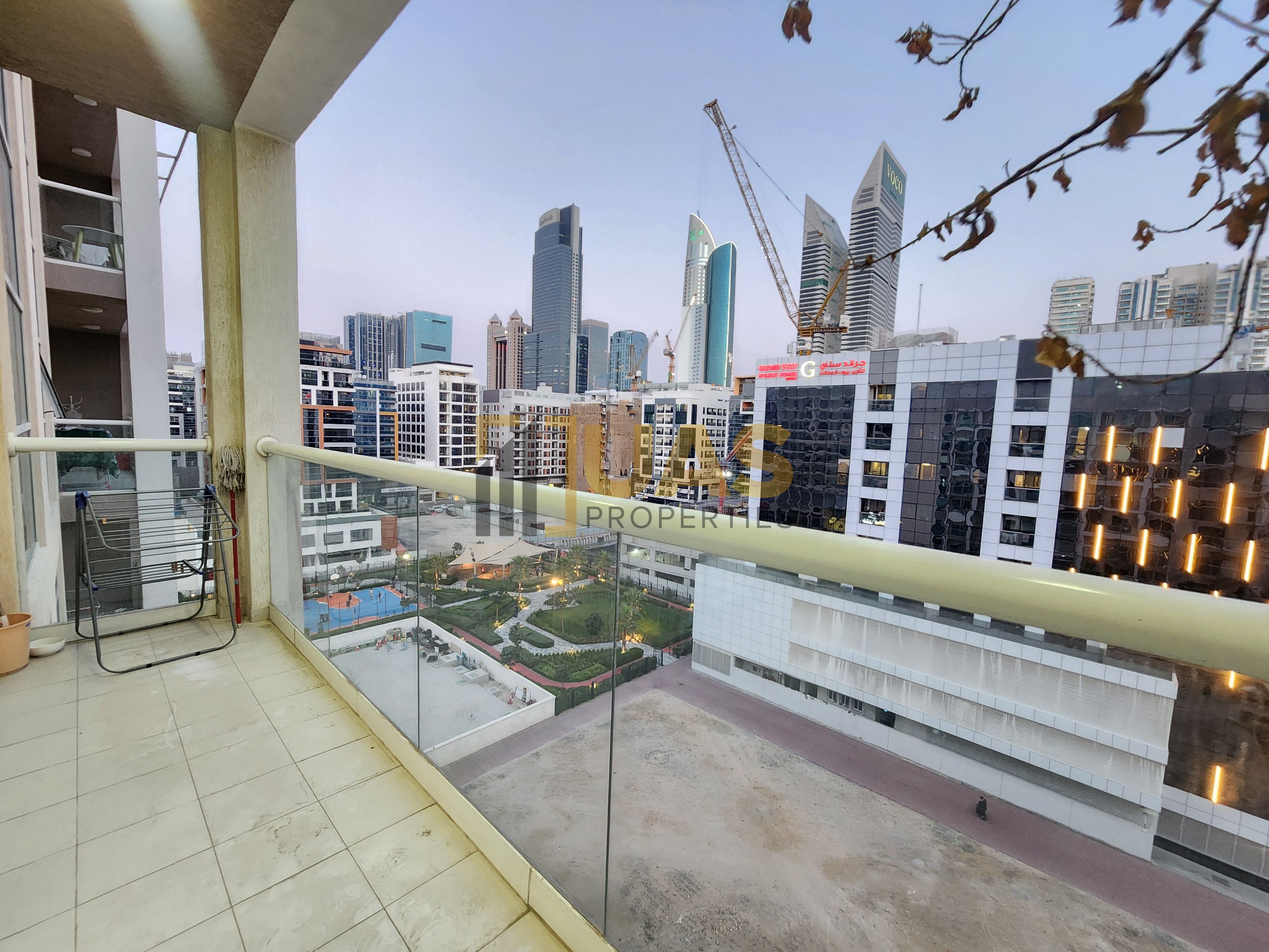 Lavish 1bhk with kitchen appliances with parking free near to Metro station only 5 munit walk