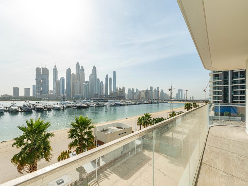 Keys In Hand | Marina Skyline Views | Chiller Free