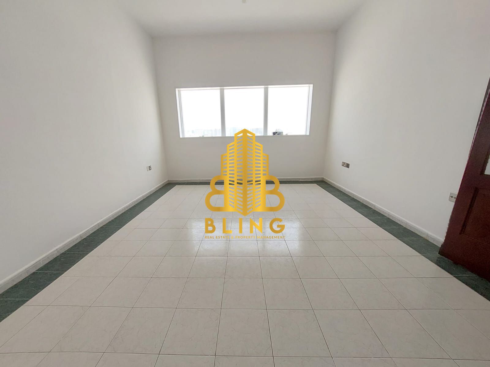 Splendid 1BHK With Closed Kitchen & Spacious Saloon