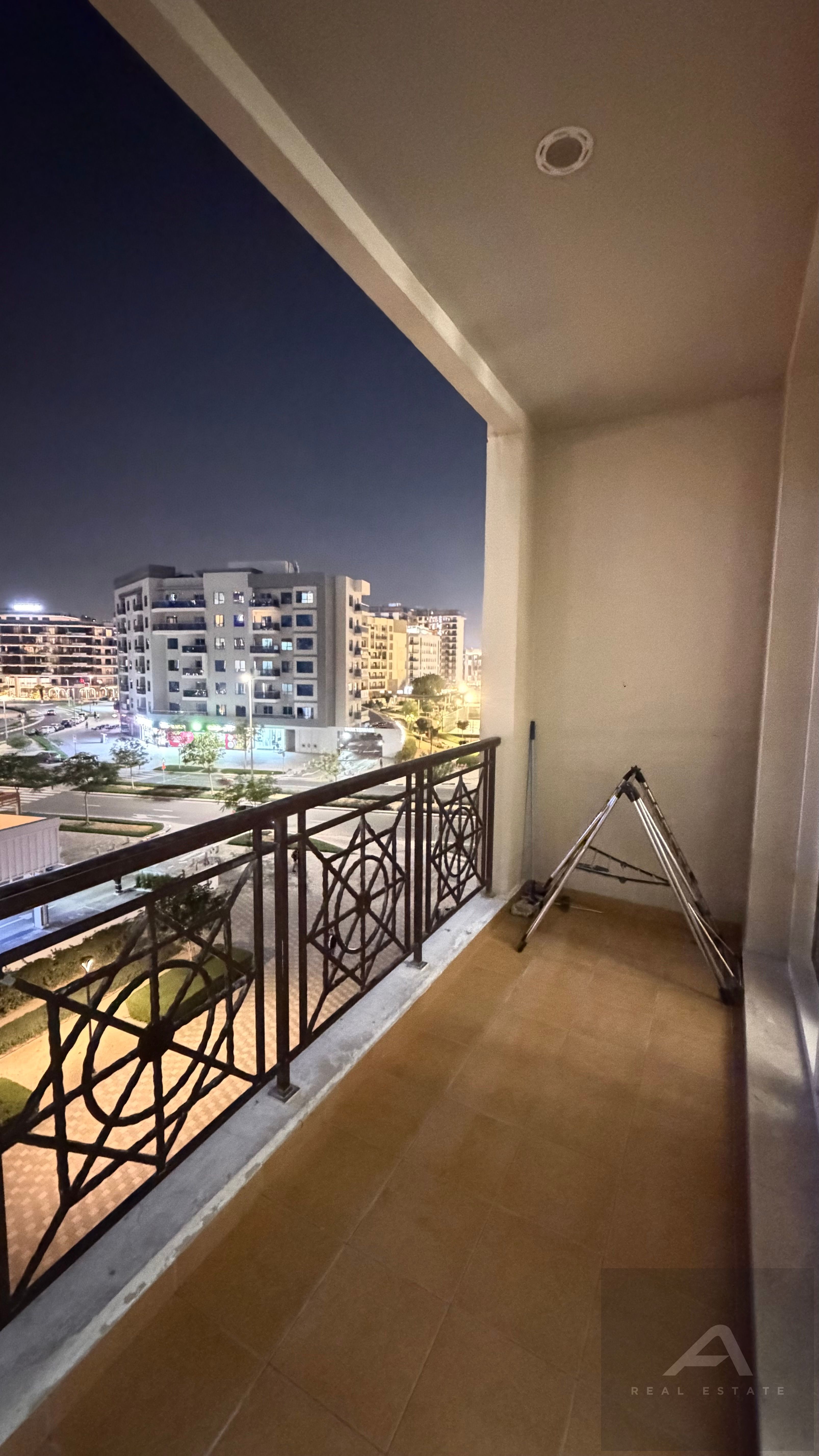 1 BED Prime Location | Furnished Vacant Bright Unit