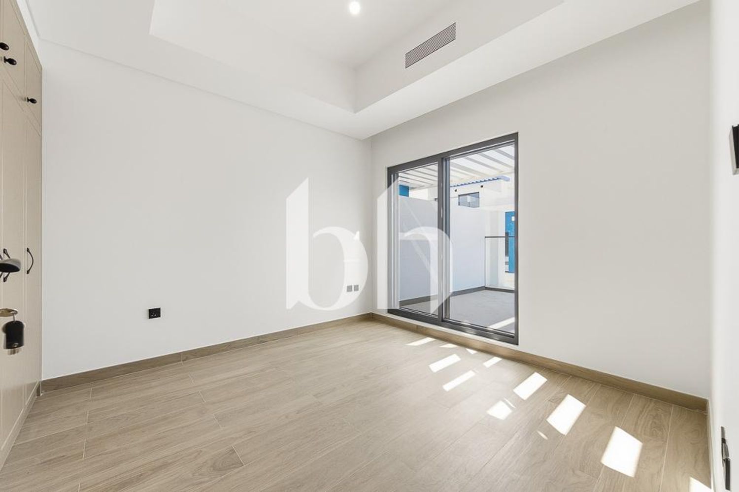 Exclusive | Flexible cheques | End unit | Spacious