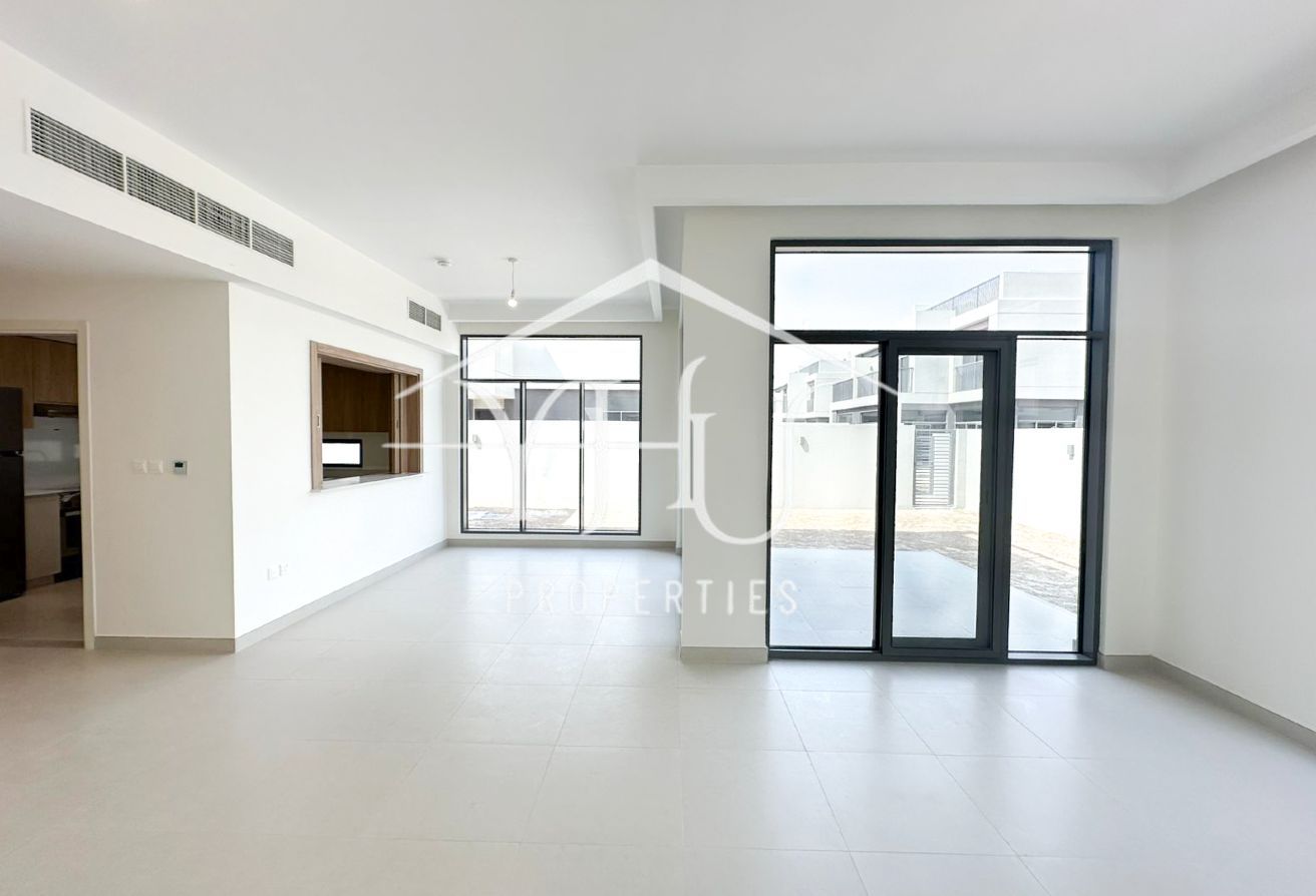 Lake View | Exclusive Villa | Massive Plot