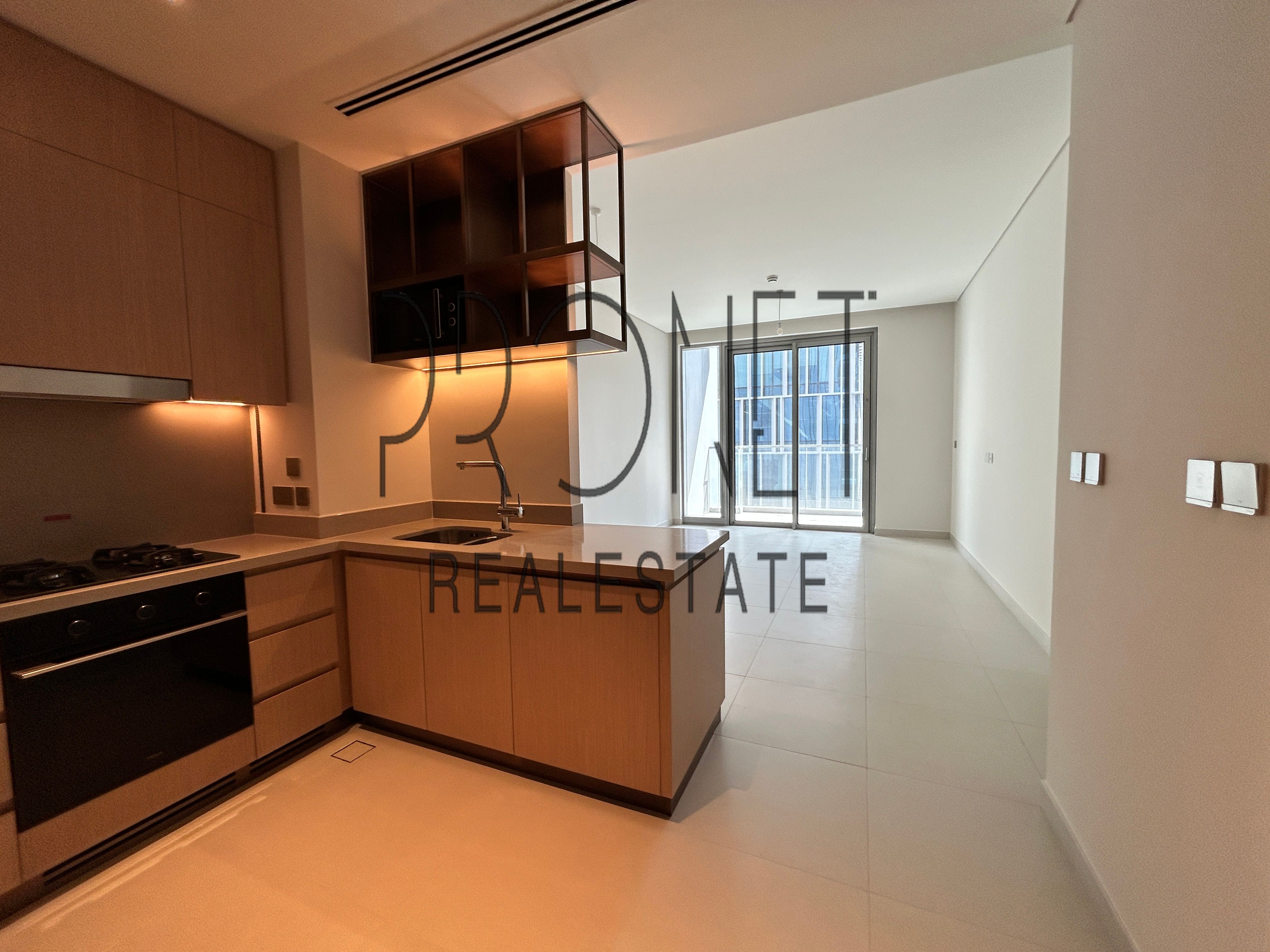 Brand new | Mid floor | Multiple cheques