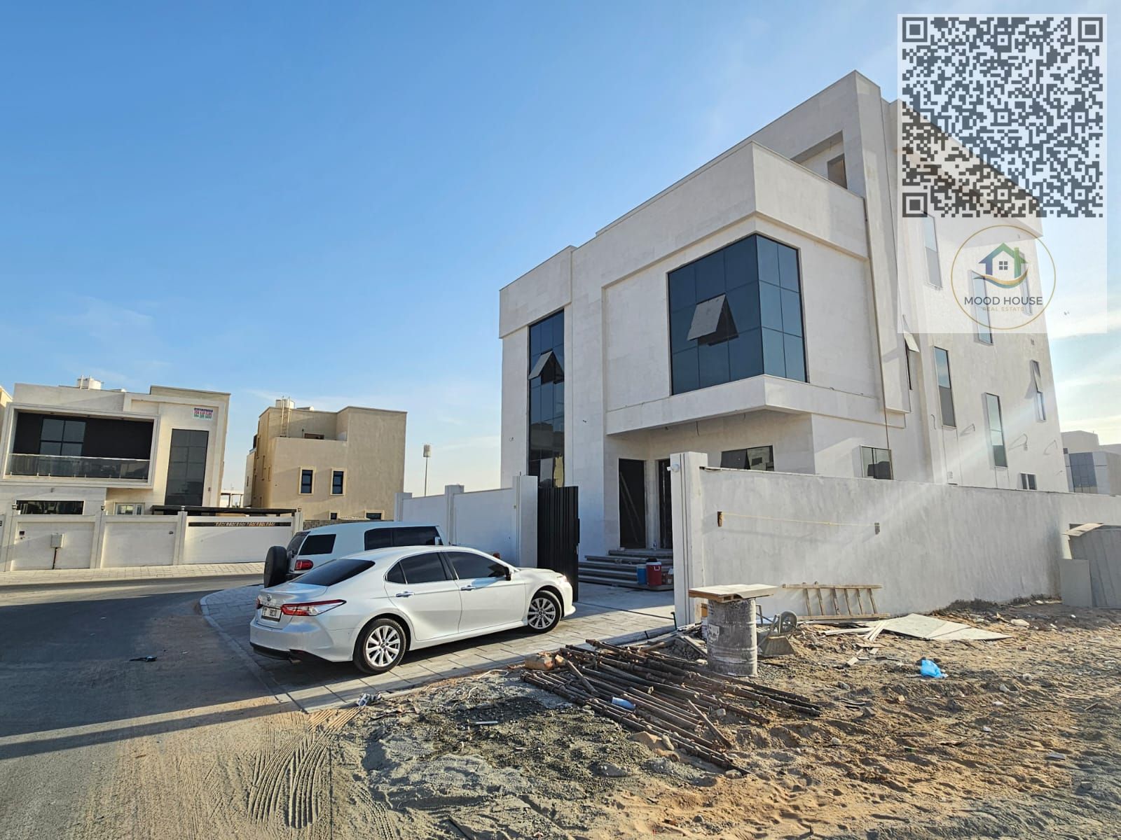 Luxury Corner Villa for Sale in Al Zahya, Ajman – Personal Construction, 3 Floors, Elevator, Rooftop Seating, 7 Master Bedrooms