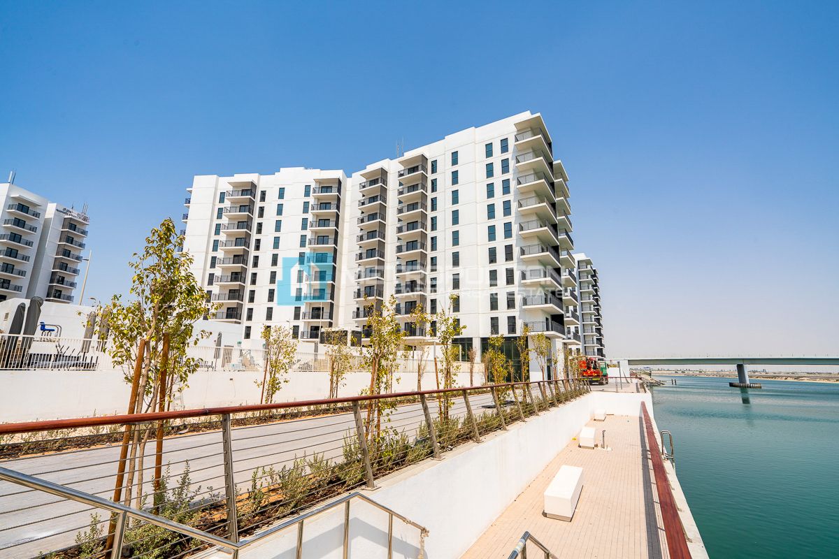 3BR w/ Balcony | Full Sea World View | Maids Room