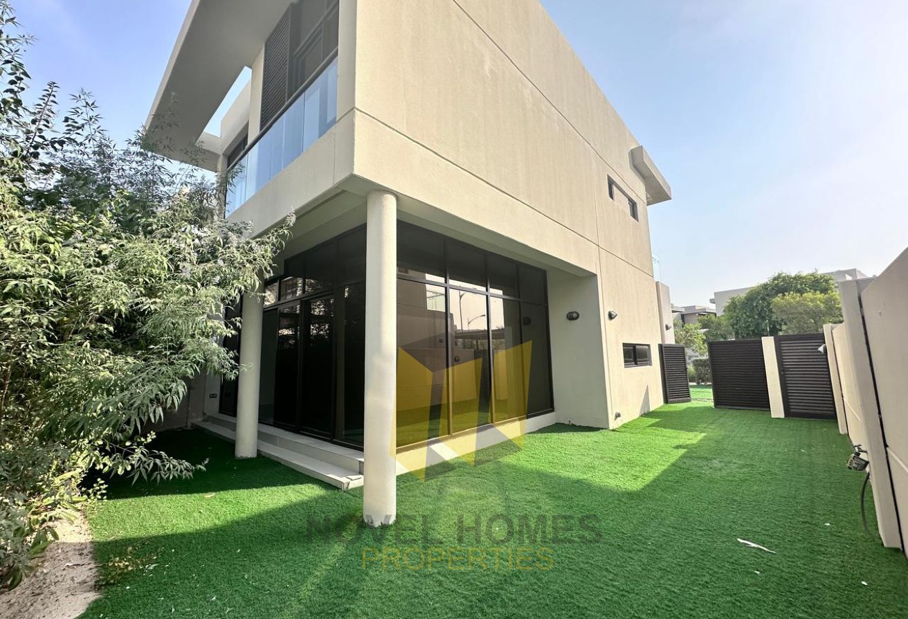 Stylish Corner Townhouse | THM1 | Well Maintained