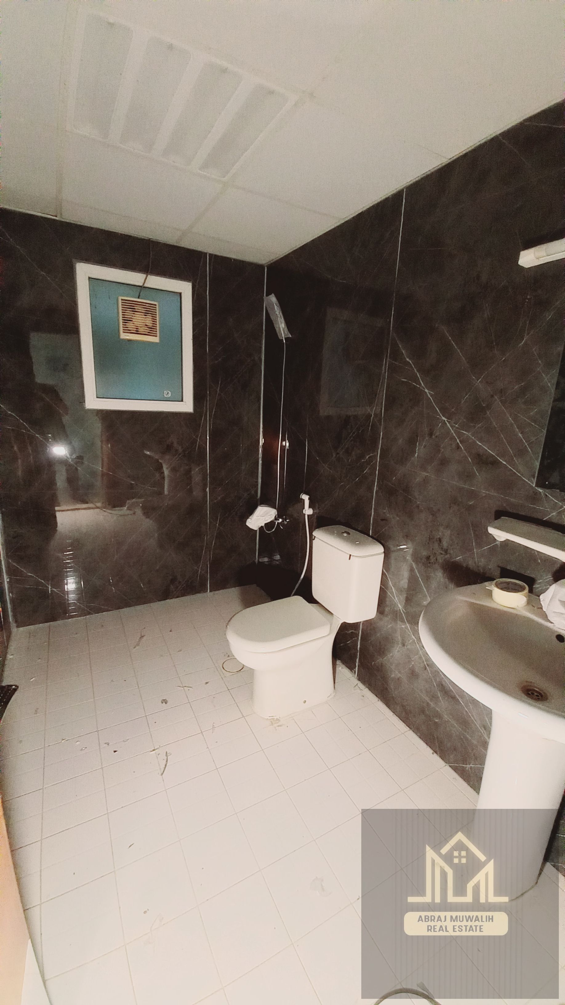 Ready to move 1bhk with balcony only 28k al mahatah sharjah