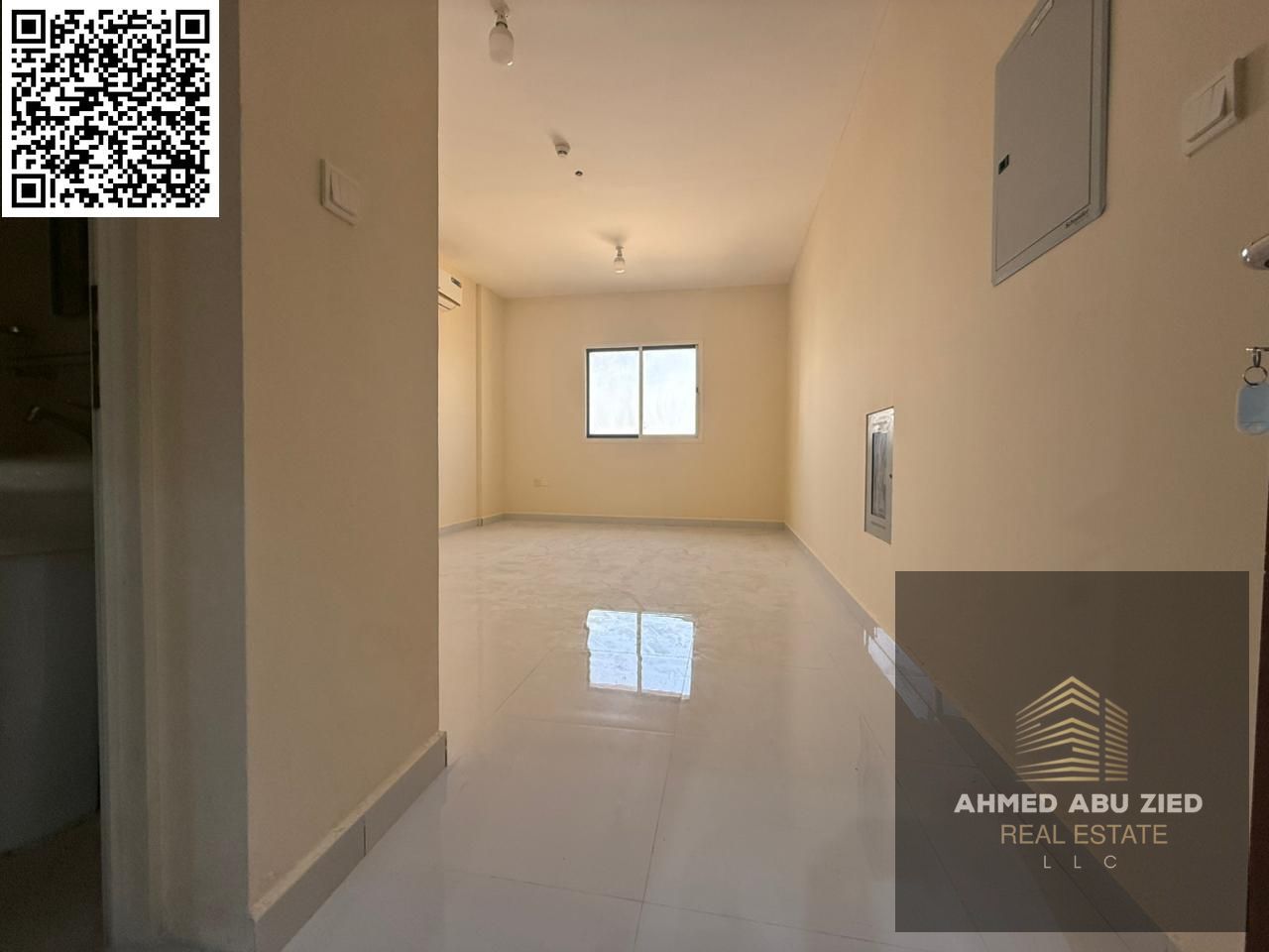 Apartment for Annual Rent – Ajman, Al Jurf 3 Suitable for employees Master bedroom Spacious living room 2 bathrooms Balcony
