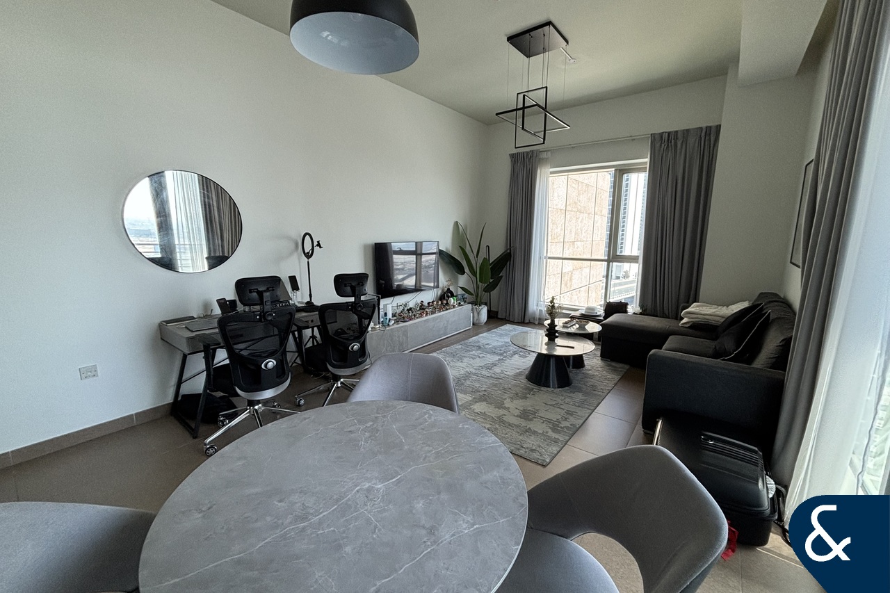 Spacious | Canal Views | Furnished 1-Bed