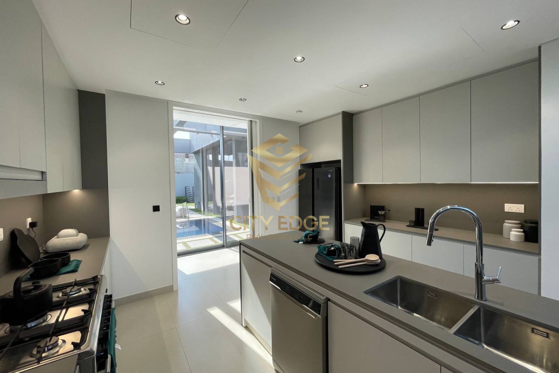 Corner-Maid Room-5%DP-Prime Location-Freehold
