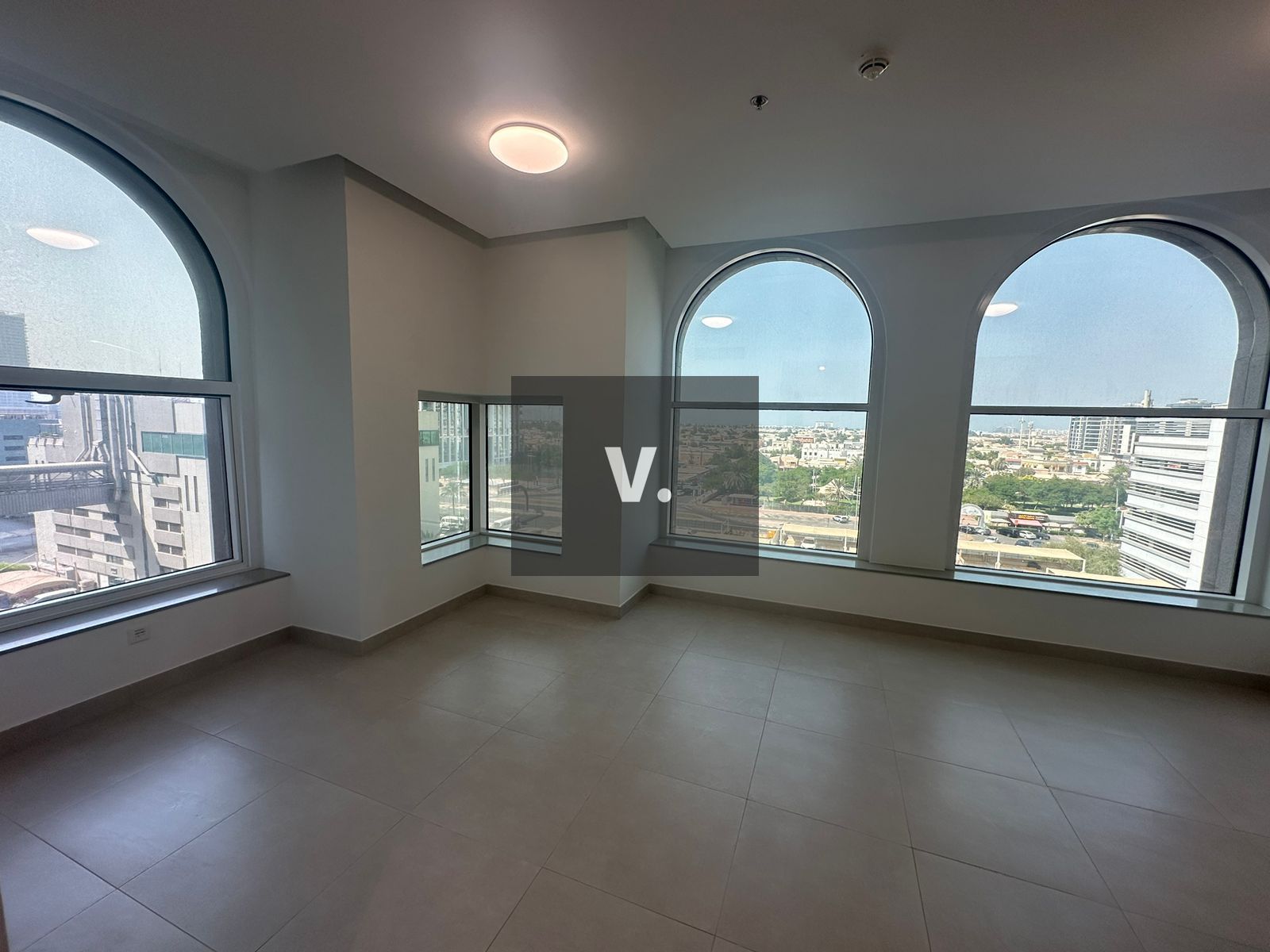 4 Cheques | Close to Metro | Great Sea View