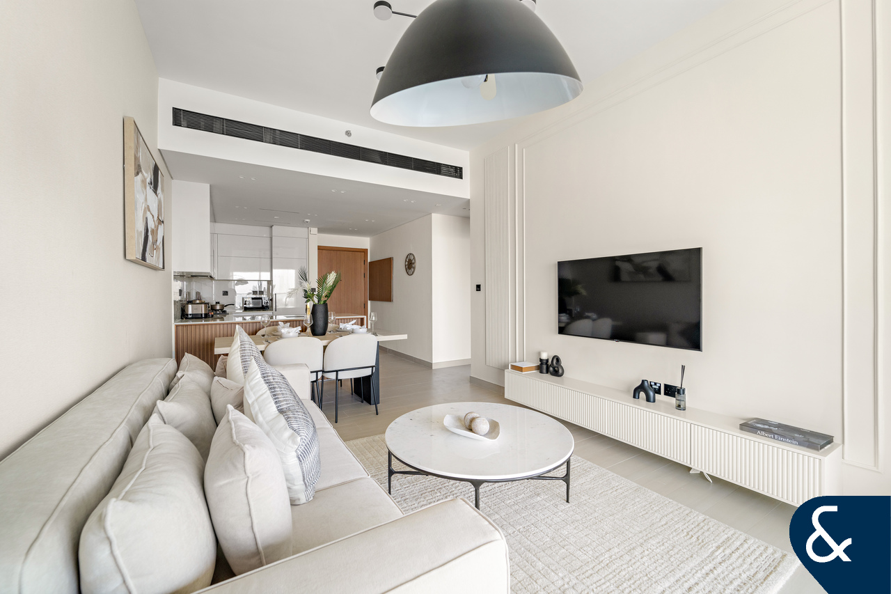 Vacant Now | Furnished | Top Floor | 1 Bed